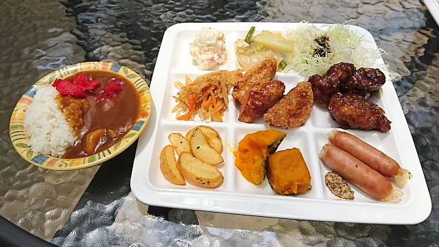 神戸どうぶつ王国「フラワーフォレスト」の食事例